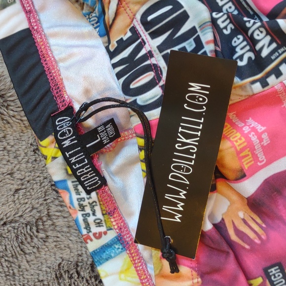 RARE Tabloid Gossip Club Leggings - Picture 8 of 8